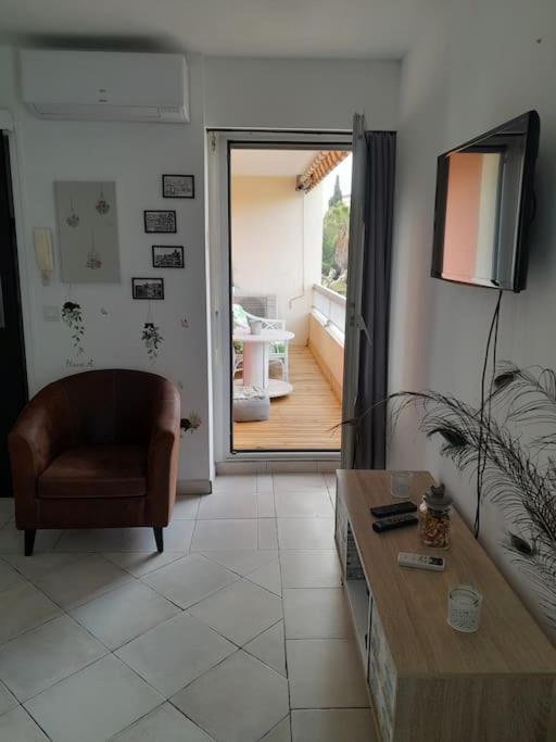 Charmant Studio Lumineux Avec Parking Prive Saint-Raphaël Extérieur photo