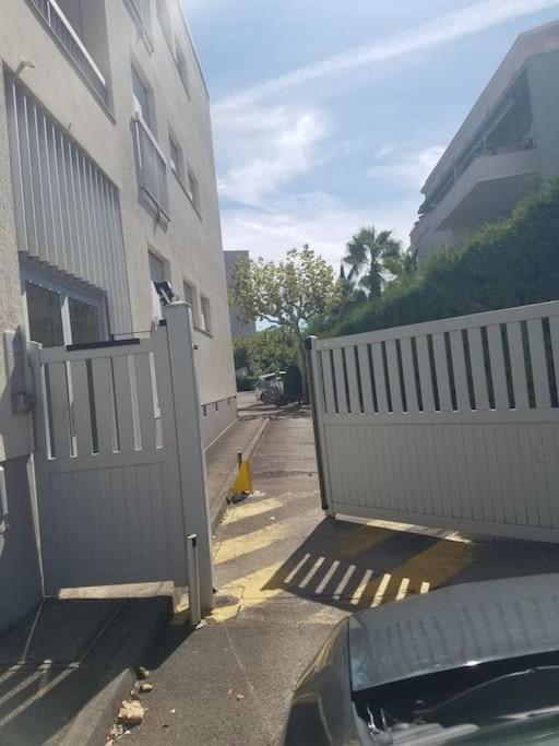Charmant Studio Lumineux Avec Parking Prive Saint-Raphaël Extérieur photo
